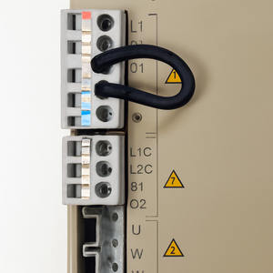 Controlador de Servoaccionamiento AC SGDH-01AE-N3Y900, Equipo de Automatización Industrial de Control de Movimiento de Alta Precisión - Product Image 3