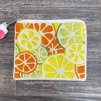 Porte-monnaie carré perlé fait main à motif agrumes (orange, citron, citron vert) avec fermeture éclair, tendance pour usage quotidien