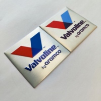 Placa de Identificación Personalizada Multicolor para Lubricante Automotriz, Estilo de Marca, Aluminio Cepillado, Adhesiva, con Nombre en Relieve