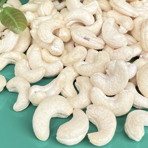 เวียดนาม ผู้จัดจำหน่ายเม็ดมะม่วงหิมพานต์ดิบคุณภาพสูง เม็ดมะม่วงหิมพานต์ W240 ส่งออกไปยังดูไบ สหภาพยุโรป และตะวันออกกลาง - Product Image 1