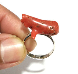Anillo de Plata de Ley 925 Hecho a Mano con Coral Rojo Natural y Engaste de Bisel, Estilo Bohemio, Diseño de Rama, Joyería para Regalo de Boda - Product Image 1