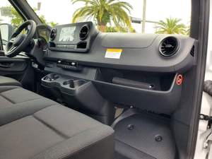 Camion tracteur diesel robuste 6x4, tête motrice, véhicule utilitaire lourd pour la logistique industrielle de marchandises - Product Image 3