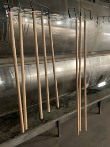 Manche à balai en bois d'eucalyptus américain Tête en plastique portable Qualité supérieure 60-120CM Fabriqué au Vietnam - Product Image 6