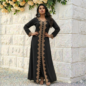 Kaftan en pierre rouge rubis avec broderie dorée |   Robe maxi marocaine de luxe pour l'Aïd, les fêtes et les mariages - Product Image 3