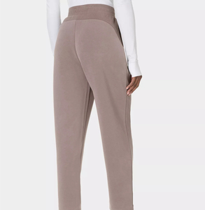 Pantalon de yoga léger et respirant pour femme, de haute qualité, taille mi-haute, coupe droite et large, idéal pour l'entraînement - Product Image 4