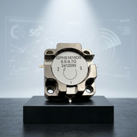 Circulateur à ferrite compact large bande, puissance moyenne 10W, faible perte 0,3 dB, 6-26,5 GHz, format drop-in pour systèmes de test et de mesure