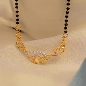 Collier chaîne à maillons entrelacés ajourés avec centre en diamant - Product Image 2