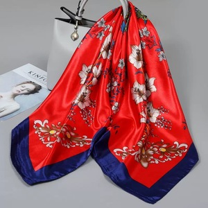 Écharpe en soie vintage, motif orange et blanc, carrée, multifonctionnelle, tie-dye, longueur personnalisable, accessoire toutes saisons, respirante - Product Image 1