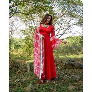 Ensemble de costume tie-dye en coton et mousseline de soie rouge pour femme - Taille XS - Product Image 3