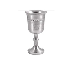 Juego de Copas Kiddush en Caja de Regalo, Copa de Vino de Metal Plateado Martillado con Posavasos, Copa de Vino Grabada con Corte Láser - Product Image 3