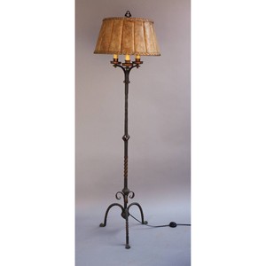 Base de Lámpara de Pie de Hierro Forjado, Diseño Industrial de Trípode, Venta al por Mayor en Moradabad - Product Image 1