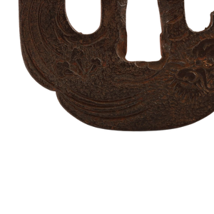 Tsuba antique poli de la période Edo japonaise, en fer, motif dragon, forme irrégulière, garde de sabre non marqué, objet d'art et de collection - Product Image 5