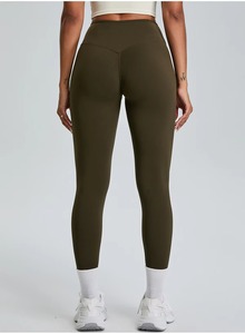 Ensemble de sport personnalisé pour femmes – Soutien-gorge de sport dos croisé et leggings de yoga taille haute – Vêtements de sport - Product Image 5