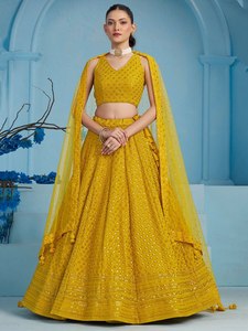 Robe de soirée longue en georgette jaune, style A-line, brodée de sequins Resham, avec dupatta en tulle, idéale pour les mariages et les fêtes - Product Image 1