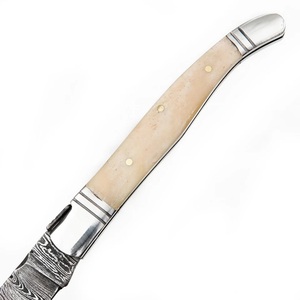 Couteau pliant artisanal en acier Damas de qualité industrielle avec manche en os et étui en cuir pour le camping en plein air - Product Image 3