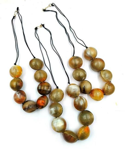 Collar de Cuerno de Búfalo Hecho a Mano, Ecológico y Moderno, con Cuentas Redondas Grandes, Regalo de Boda, India, Perfect Enterprises - Product Image 2