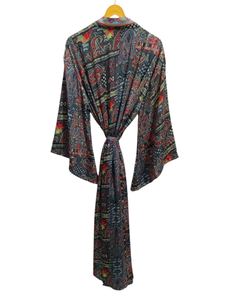 Kimono de Lujo con Parches de Seda, Túnica Larga para Dormir o como Cubre Bikini, Kimono Hecho a Mano con Sari de Seda Reciclada Vintage de la India - Product Image 4