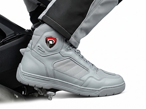 Bottes d'extérieur imperméables en cuir gris clair Danner pour toutes les saisons - Product Image 3
