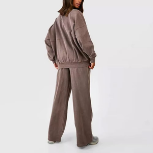 Ensemble survêtement gris en polaire pour femme avec sweat à capuche et pantalon, poches latérales, coupe décontractée, design uni, idéal pour l'automne - Product Image 2