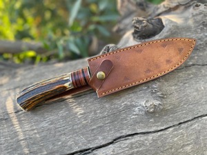 Couteau de chasse artisanal en acier Damas, lame fixe, pour camping et survie en extérieur, avec bord droit, étui en cuir et manche en corne, OEM - Product Image 6