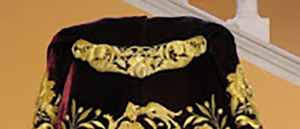 Robe en soie brodée à motifs floraux or et noir pour femme, sans manches, élégante, ethnique, pour occasions d'hiver - Product Image 5