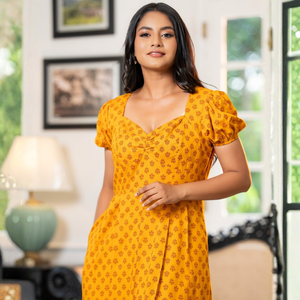 Elegante Vestido Midi de Rayón con Diseño de Busto Fruncido - Product Image 1
