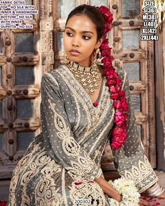 Ensemble Sharara Riwaayat Ash Gold pour Diwali et les fêtes - Vêtement traditionnel pour femmes en soie, longueur au sol, avec fonction de séchage rapide - Product Image 5