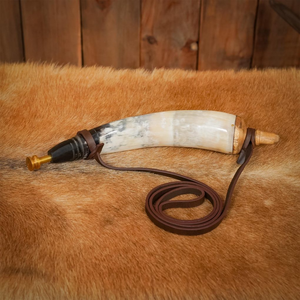 Flacon à poudre en corne de buffle forgé à la main avec sangle en cuir, équipement de chasse rustique, rangement de qualité supérieure - Product Image 3