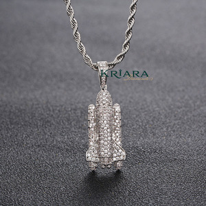 Pendentif Navette Spatiale en Argent 925 Plaqué Or 18K avec Diamant de Laboratoire Rond, Style Hip-Hop Unisexe, Idéal pour le Quotidien - Product Image 4
