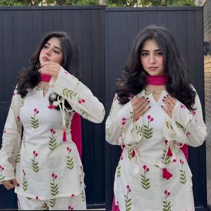 NOIIR PIGEON Kurta de Algodón con Estampado Floral Blanco para Mujer, Ropa Casual Tradicional India y Pakistaní, Corte Regular, Largo Midi, Antiarrugas - Product Image 2