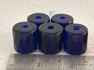 Cuentas de Coral Facetadas de 20 mm de la Marca Conifer en Rojo y Azul Marino, Cuentas Gruesas para la Elaboración de Joyería - Product Image 3