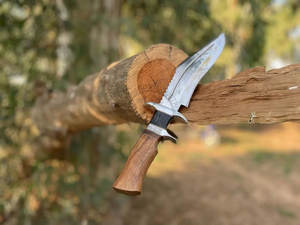 Nuevo Cuchillo Bowie de Supervivencia J2 de Acero Forjado a Mano de 15 Pulgadas con Acabado Pulido, Mango de Madera de Nogal, Cuchillo de Caza Personalizado - Product Image 2