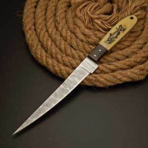 Cuchillo de Filetear de Acero de Damasco Forjado a Mano de 12 Pulgadas |   Cuchillo de Caza Personalizado con Mango de Madera y Hueso de Camello con Pernos de Latón - Product Image 3