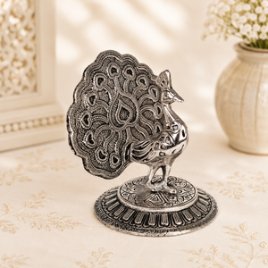 Sculpture traditionnelle indienne en métal représentant un paon, avec des plumes sculptées en détail, objet décoratif pour cadeaux festifs et accents d'intérieur - Product Image 4