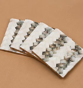 Ensemble de sous-verres carrés en mosaïque de nacre faits à la main pour tasses à café et boissons - Product Image 3