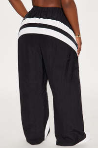 กางเกงแทร็คขาบานผู้หญิงแบบมีแผ่นผ้าตัดต่อสไตล์ลำลองสตรีทแวร์ทรงหลวม รับผลิตแบบ OEM แบรนด์ส่วนตัว กางเกงผู้ชาย - Product Image 5