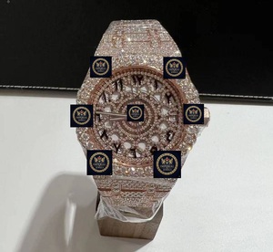Montre analogique mécanique squelette en acier inoxydable, entièrement sertie de moissanite et de diamants taille brillant, avec cadran en verre, très demandée - Product Image 1
