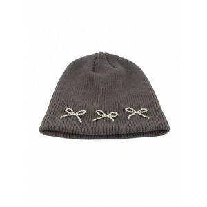 Gorro de Punto Suave y Cálido con Decoración de Diamantes de Imitación, Elegante Gorro de Invierno con Cristales Brillantes - Product Image 3