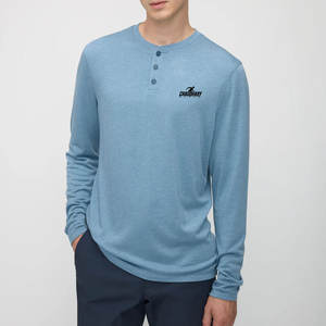 Camiseta Henley de Alto Rendimiento con Tela Transpirable y Movimiento Flexible, Estilo Clásico - Product Image 1