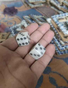 Juego de Dados de Hueso Vikingos/Medievales D6, Juego de 6 Dados - (9/16 Pulgadas o 14-15 mm) Gruesos (Hueso, 14 mm) - Product Image 1
