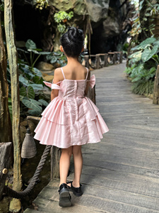 Vestidos de Niña Modernos y Elegantes ODM OEM, Estilo Casual con Capas de Tafetán Brillante, Halter Maxi, Ecológicos y Transpirables - Product Image 2