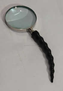 Lupa de Metal con Mango de Cuerno y Acabado Natural para Leer Libros - Product Image 2