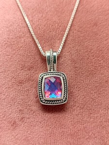 Pendentif en cristal de quartz arc-en-ciel céleste, collier élégant en pierres précieuses colorées, cadeau pour femmes, design de mode unique - Product Image 1