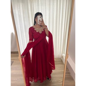 DISEÑADOR NEGRO RANGOLI BATA DE TRABAJO DE PIEDRA DE CUELLO HERMOSO CON DUPATTA RANI - Product Image 1