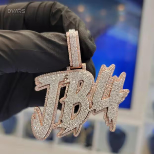 Colgante de Plata de Ley 925 Chapado en Oro con Moissanita VVS de Lujo, Personalizable con Iniciales, Estilo Hip Hop - Product Image 1