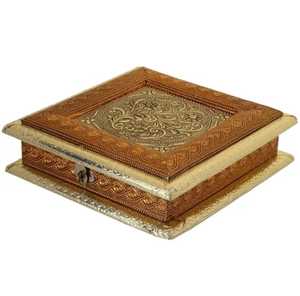Juego de cuencos de metal plateado ornamentados con tapas y bandeja para servir frutas secas y dulces Skies Trader - Product Image 2