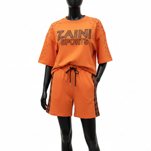 Ensemble short et t-shirt en coton éponge premium pour femme, 220 GSM, doux et respirant, avec panneau latéral orange et logo personnalisé par transfert thermique – Ensembles pour femme - Product Image 1