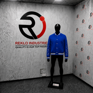 Chaqueta Varsity Azul de Alta Calidad para Hombre, Patrón Geométrico, Corte Regular, Estilo Casual para Otoño, Moda Urbana, Streetwear, Estilo Deportivo Moderno - Product Image 3