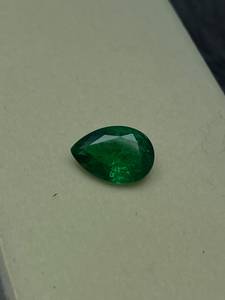 Piedra preciosa de esmeralda natural, corte esmeralda, verde intenso, forma de pera, facetada, suelta, para la elaboración de joyas. - Product Image 3