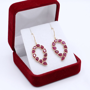 Pendientes de Oro Amarillo de 18k con Rubí Natural en Forma de Pera y Bisel en Espiral, Joyas Memoria, Venta al Por Mayor - Product Image 5